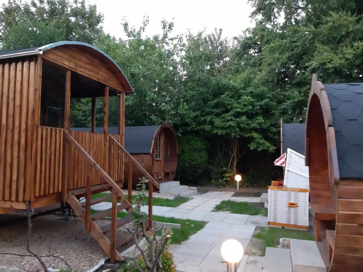 Hotel Columbus Und Glamping Бремерхавен Екстериор снимка