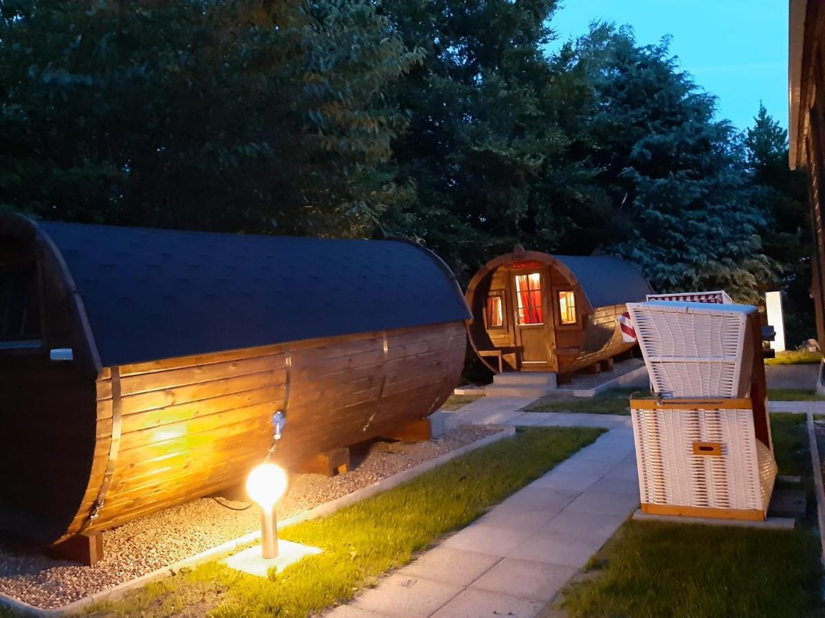 Hotel Columbus Und Glamping Бремерхавен Екстериор снимка