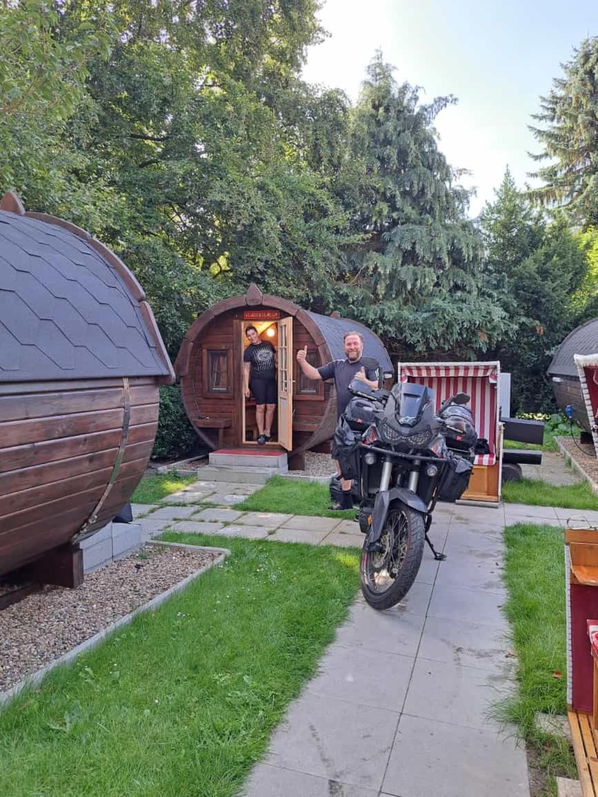 Hotel Columbus Und Glamping Бремерхавен Екстериор снимка
