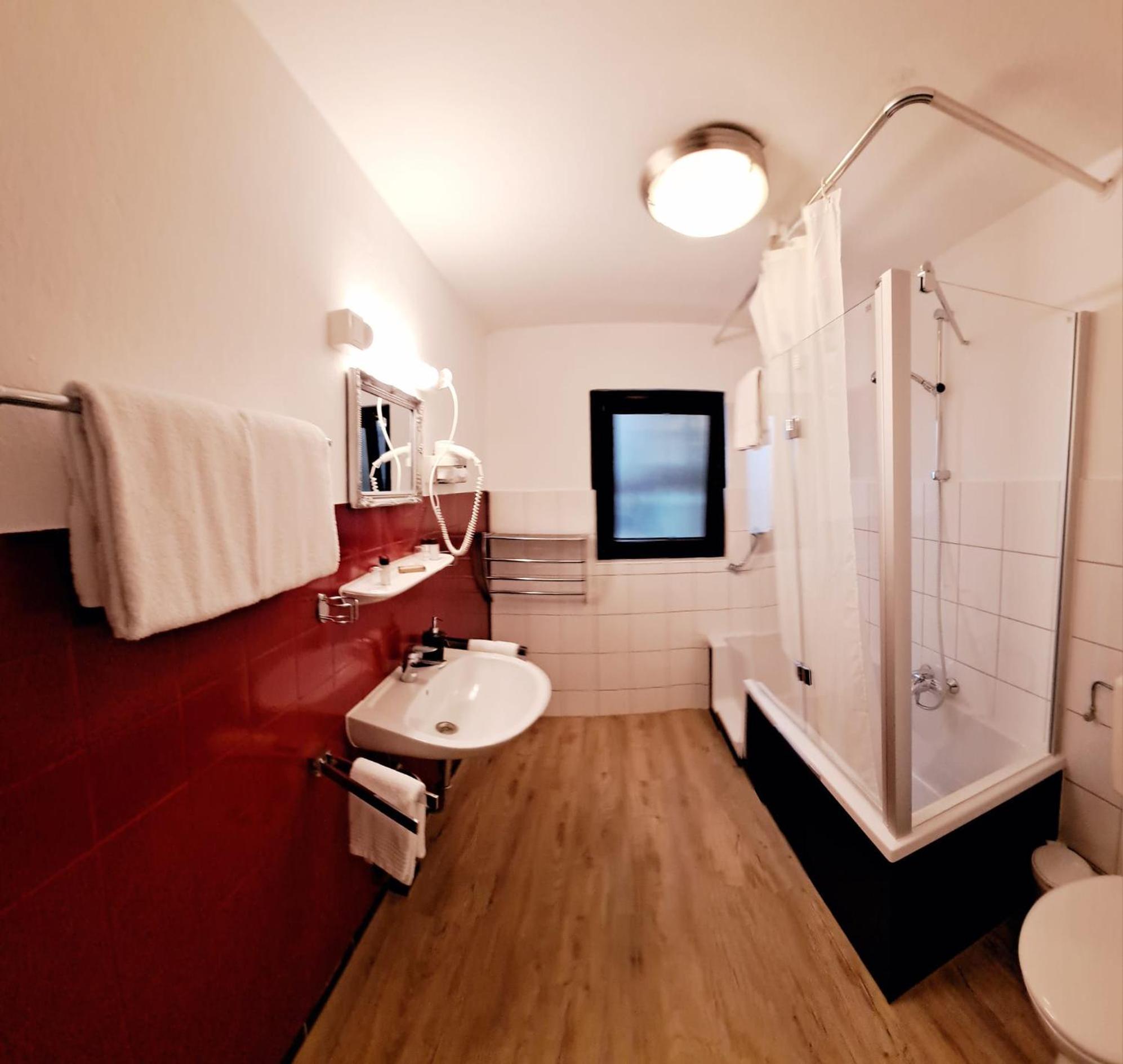Hotel Columbus Und Glamping Бремерхавен Екстериор снимка